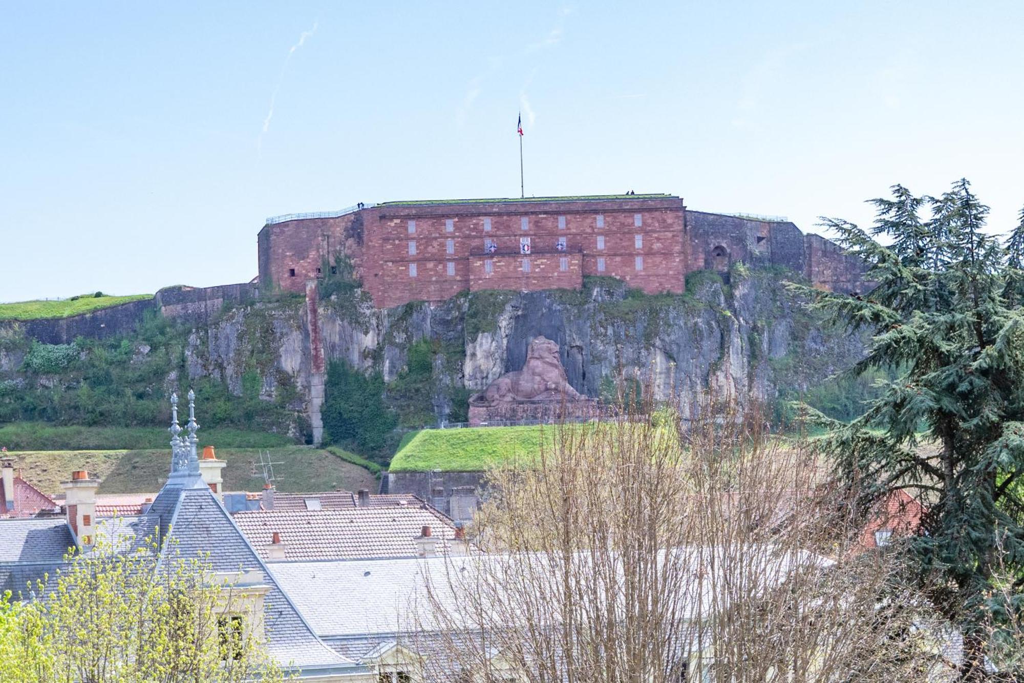 Grand Hotel Du Tonneau D'Or Belfort Dış mekan fotoğraf