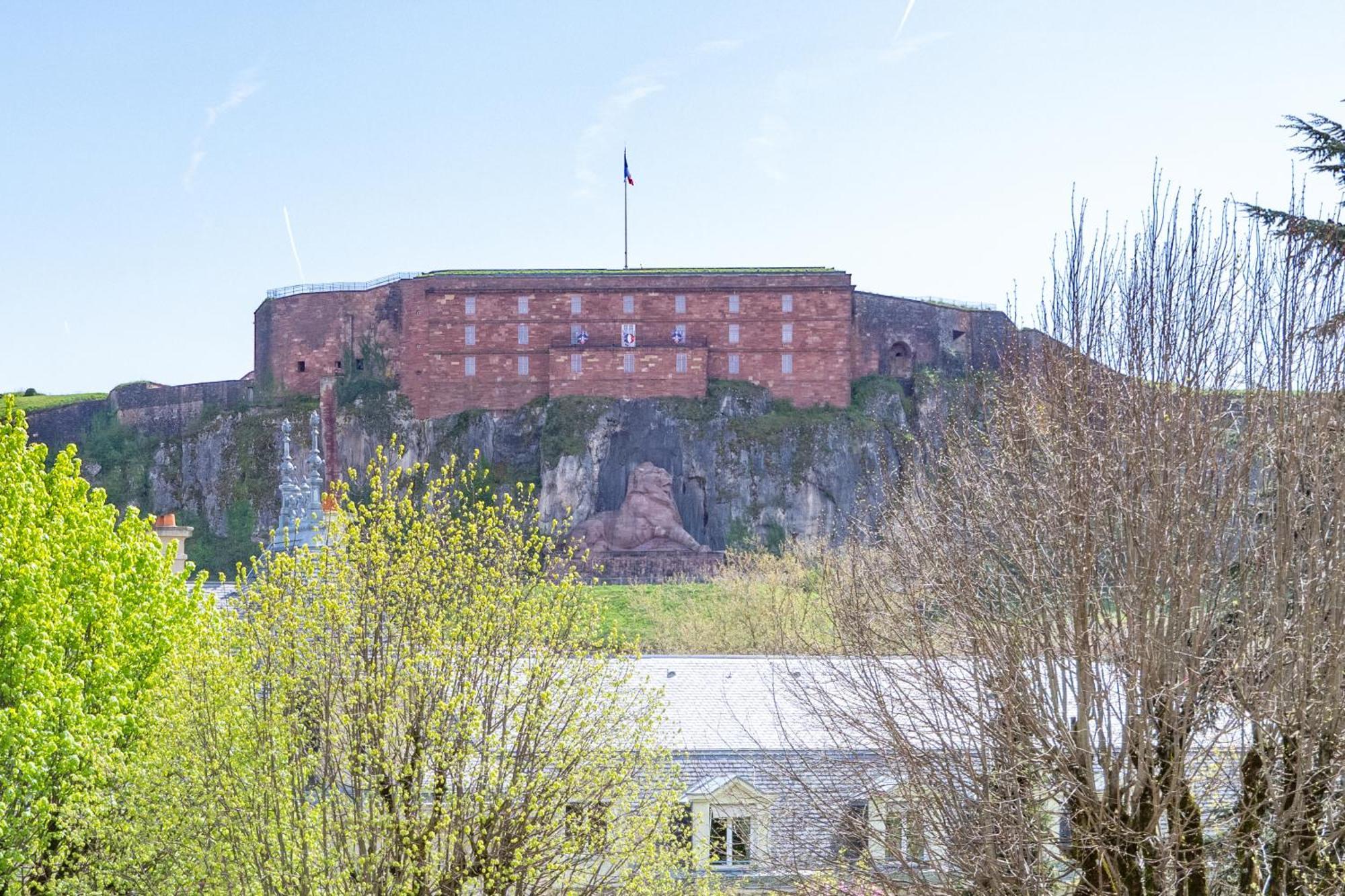 Grand Hotel Du Tonneau D'Or Belfort Dış mekan fotoğraf
